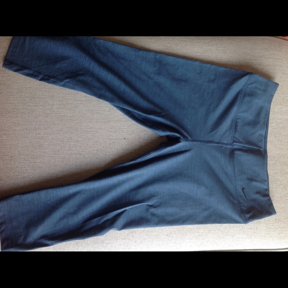 Nike Fitness pants below the knee